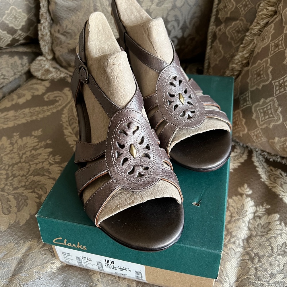 Pewter Clark’s sandals in size 10W